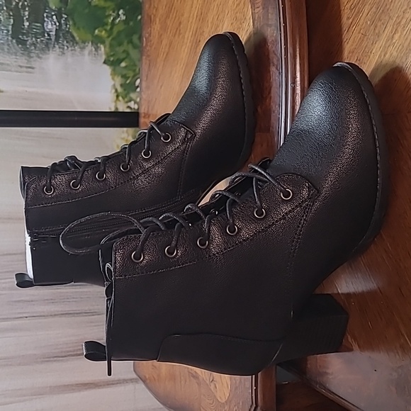 New! ID Required Gretchen Womens 8 chunky block heel ankle boot black - Picture 1 of 9